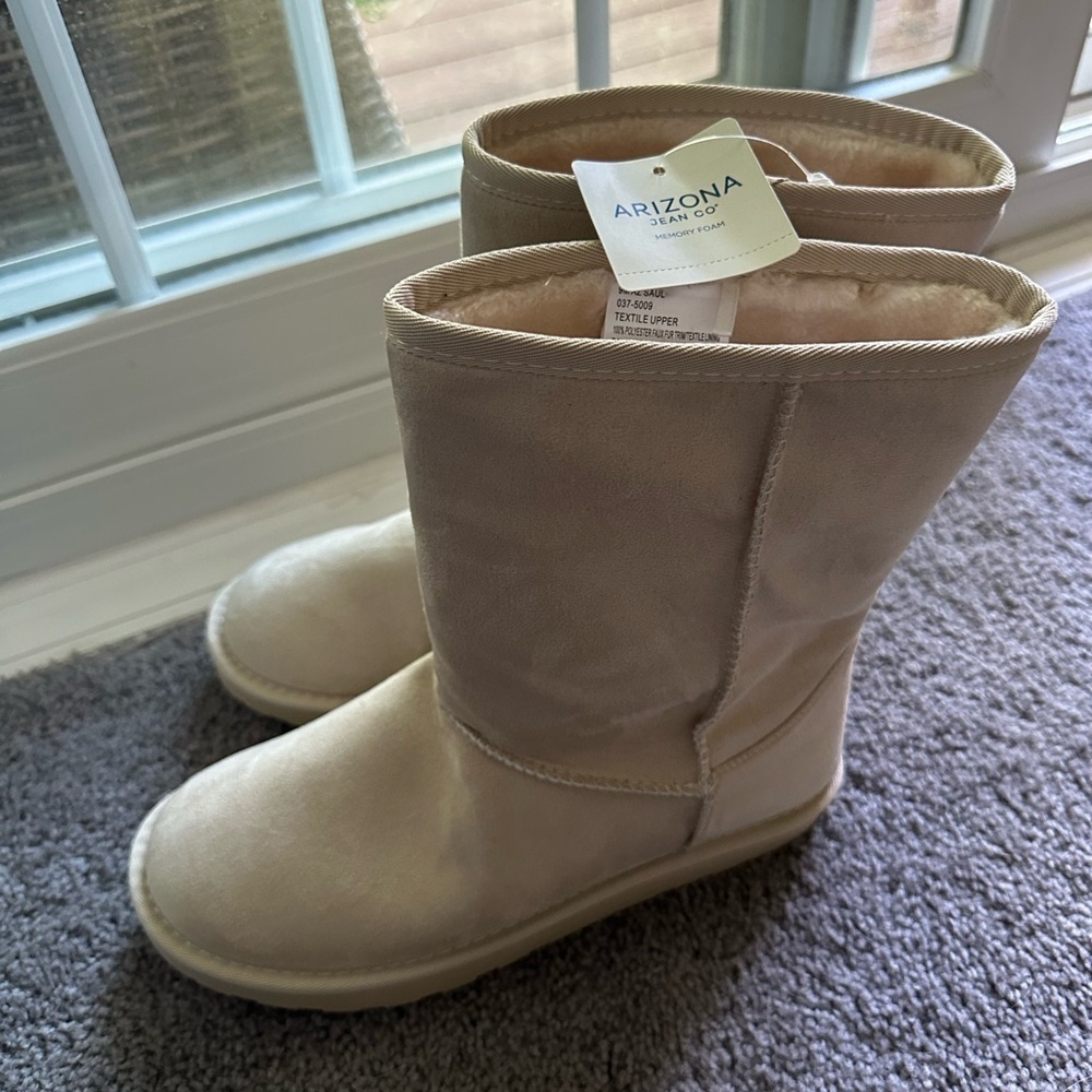 Arizona Jean Company Sand Suede Boots